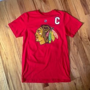 Jonathan Toews #19 Tee